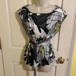 New York and Company Floral Print Women's Top - Black, Gray, Yellow